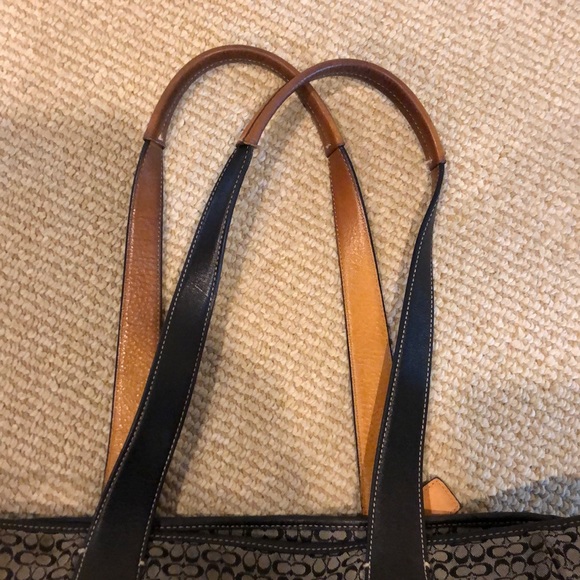 Coach signature C zipper tote in signature canvas - Picture 10 of 11
